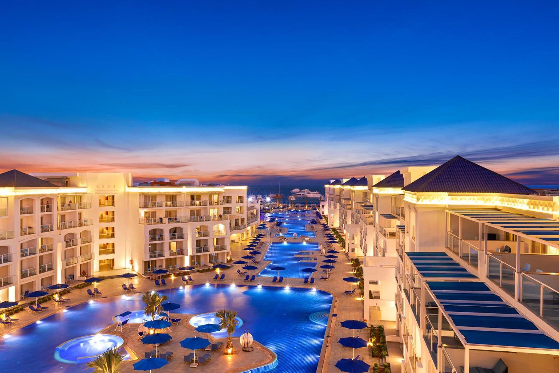 Pickalbatros Blu Spa Resort - Adults Friendly 16 Years Plus- Ultra All-Inclusive Hurghada Zewnętrze zdjęcie The resort at night